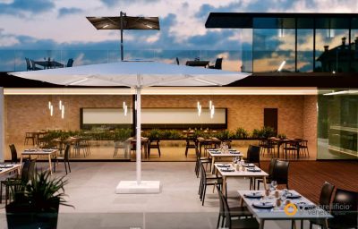 Sombrillas y parasoles profesionales para bares, restauramtes cafeterías y hoteles 1